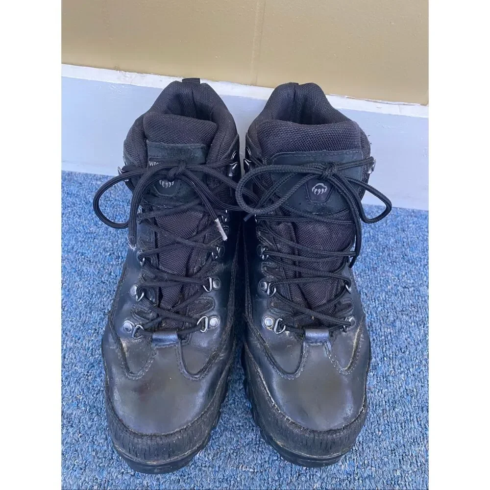Wolverine men 10.5 waterproof tie up work boots w/skid proof soles black
